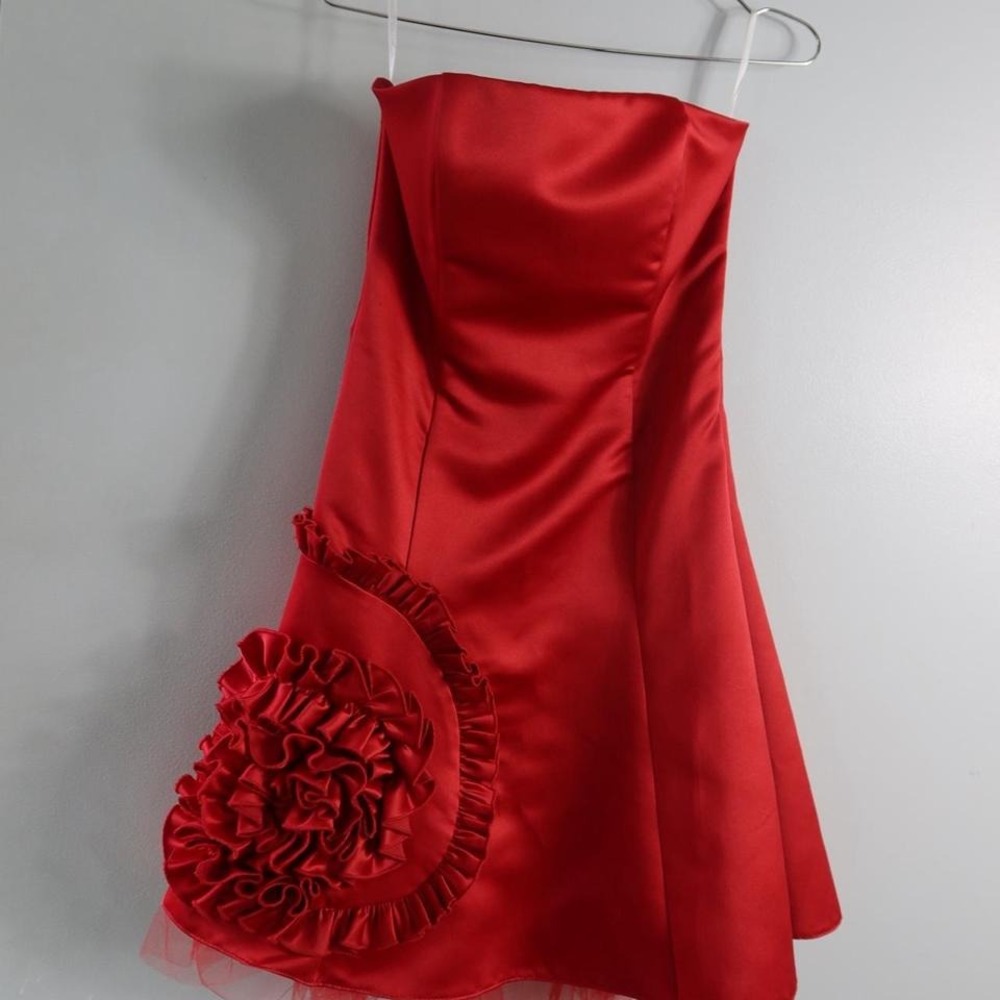 Vintage Gunne Sax Red strapless dress‎ with ruffle detail
